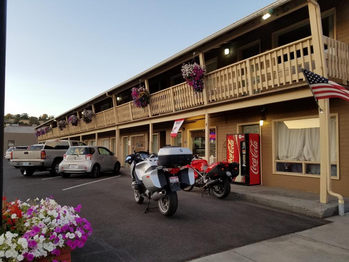 The Whiskey Inn - Pendleton Exterior photo